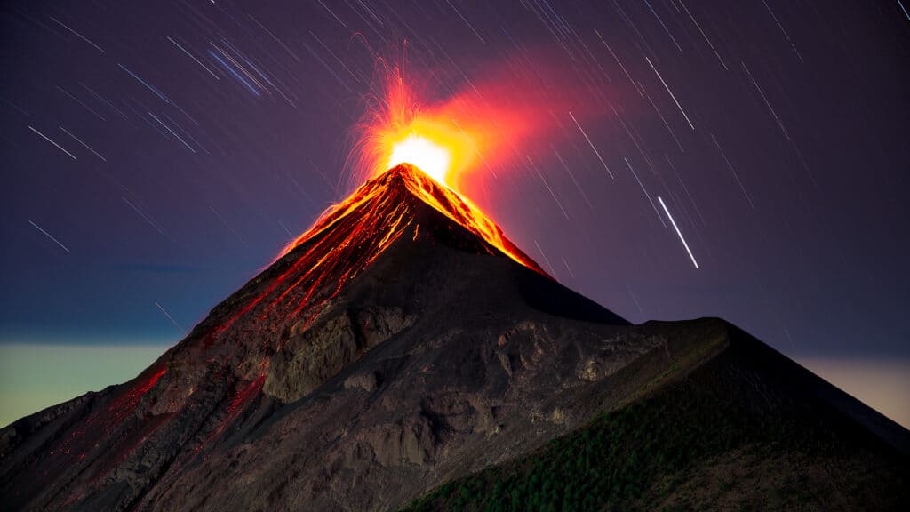 volcan de fuego erupting in guatemala